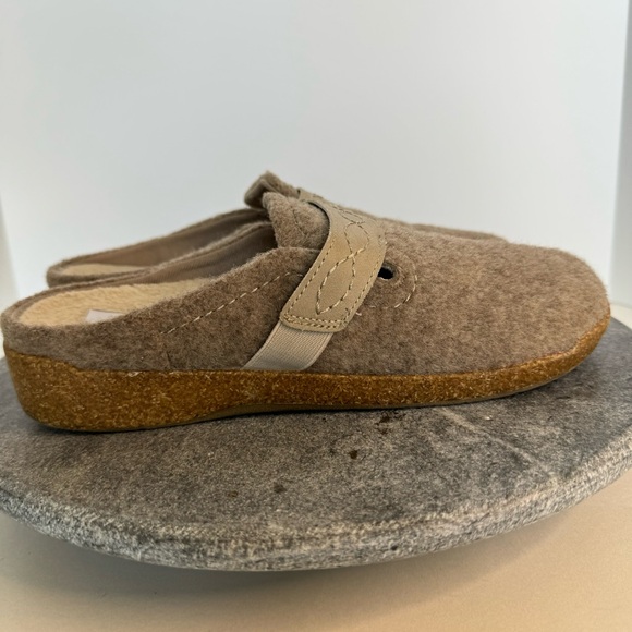 Earth Origins Tan Brown Wool Boston Slip On Clogs Loafers 9 - Picture 4 of 12